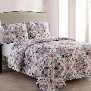 VCNY Medallion Print Reversible Quilt Set